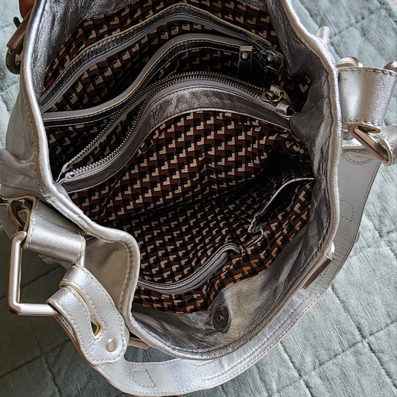 Etienne: (collection privee) Silver Leather Bag - Picture 7 of 16